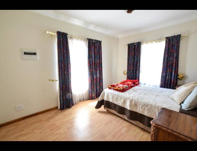 5 BEDROOM HOUSE FOR SALE IN HEUWELOORD